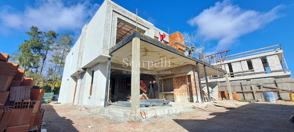 Casa ID.63 - VENTA CASA ESTRENAR BARRIO PARQUE II 4 DORMITORIOS EN SUITE