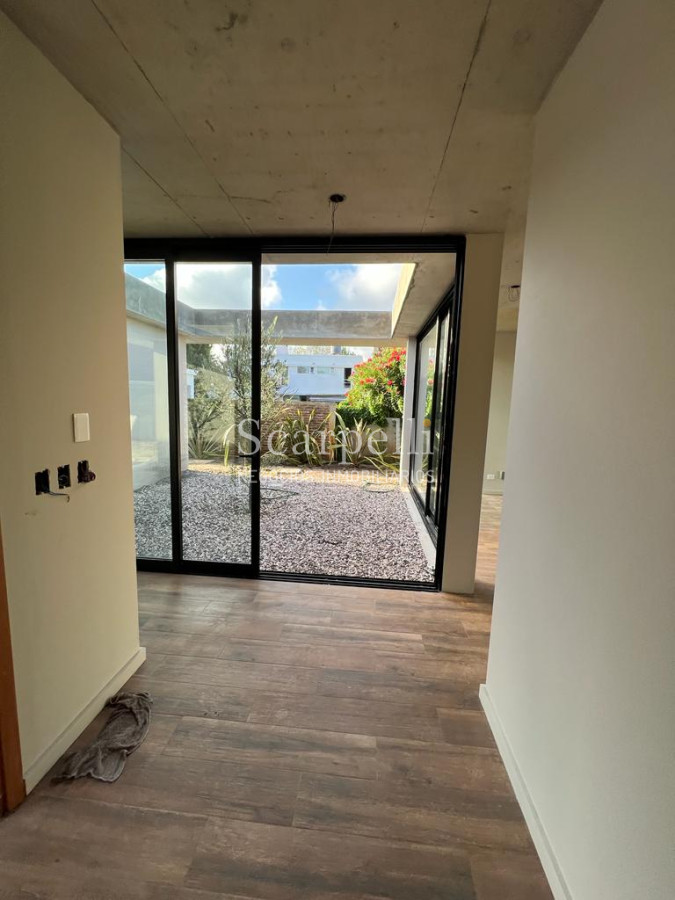 Casa ID.40347 - Carrasco Sur Proximo Escuela Naval en entorno muy  íntimo y de categoría a Estrenar proximamente.-