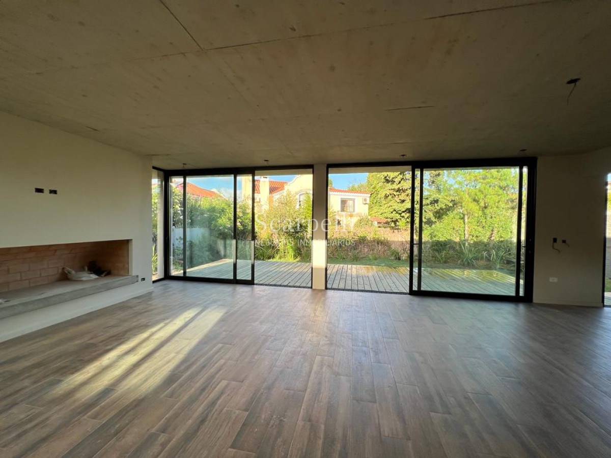 Casa ID.40347 - Carrasco Sur Proximo Escuela Naval en entorno muy  íntimo y de categoría a Estrenar proximamente.-