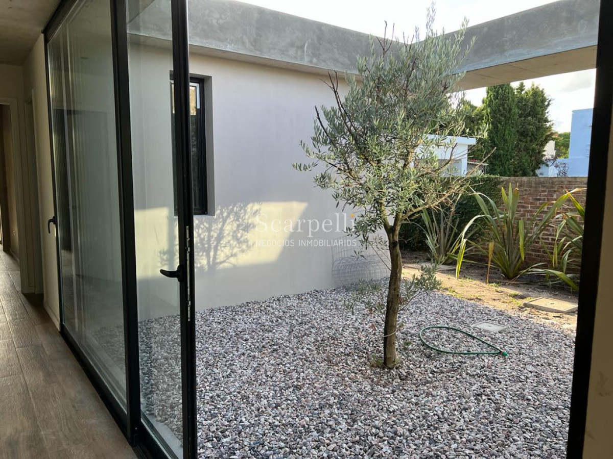 Casa ID.40347 - Carrasco Sur Proximo Escuela Naval en entorno muy  íntimo y de categoría a Estrenar proximamente.-