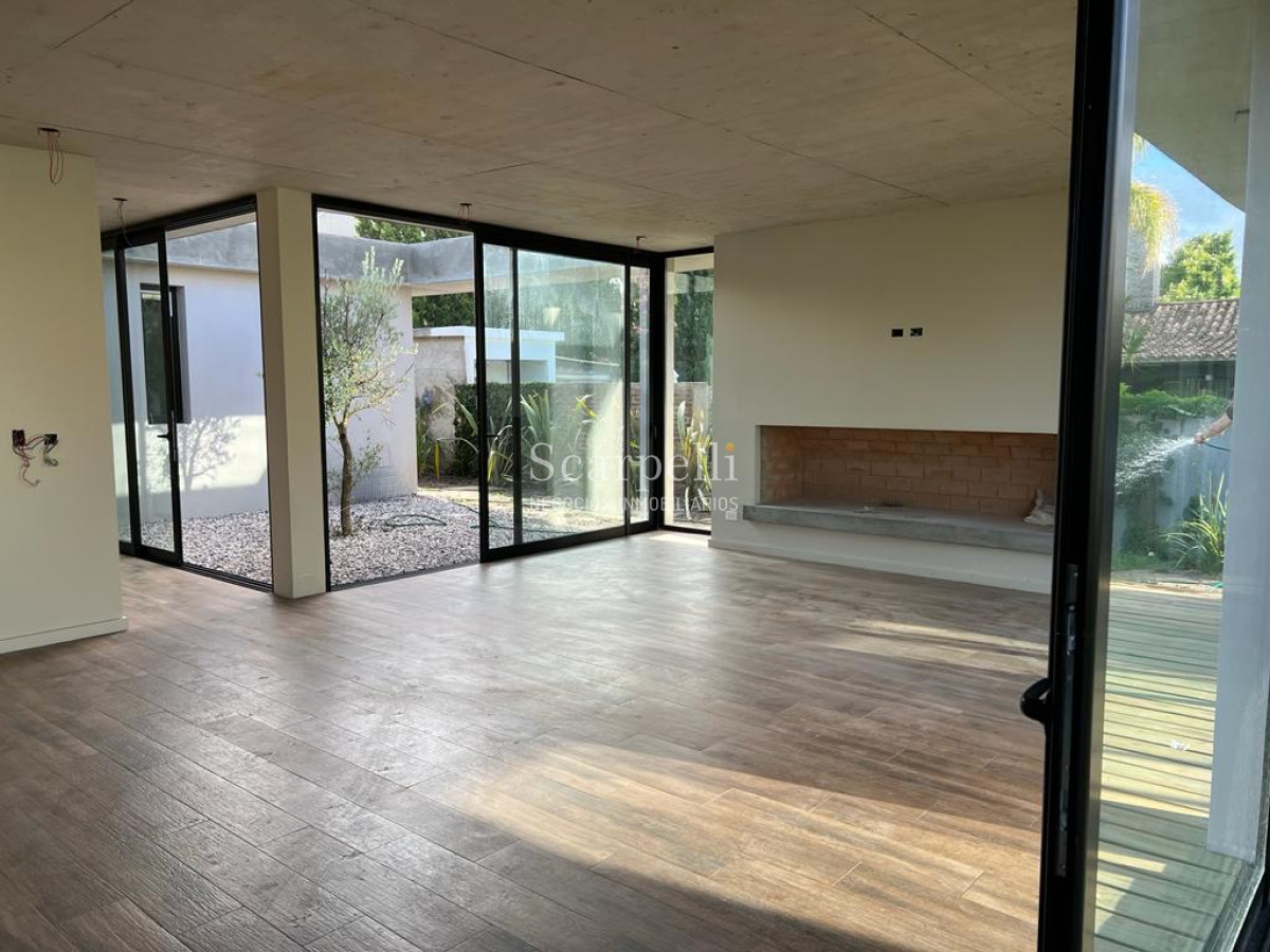 Casa ID.40347 - Carrasco Sur Proximo Escuela Naval en entorno muy  íntimo y de categoría a Estrenar proximamente.-