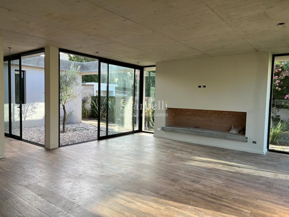 Casa ID.40347 - Carrasco Sur Proximo Escuela Naval en entorno muy  íntimo y de categoría a Estrenar proximamente.-