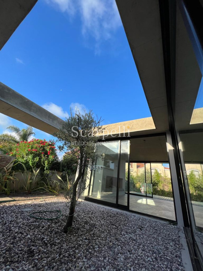 Casa ID.40347 - Carrasco Sur Proximo Escuela Naval en entorno muy  íntimo y de categoría a Estrenar proximamente.-