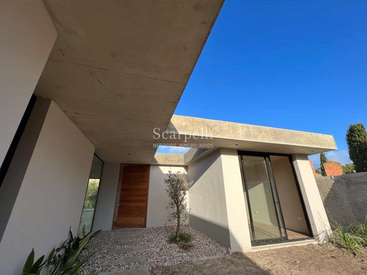Casa ID.40347 - Carrasco Sur Proximo Escuela Naval en entorno muy  íntimo y de categoría a Estrenar proximamente.-