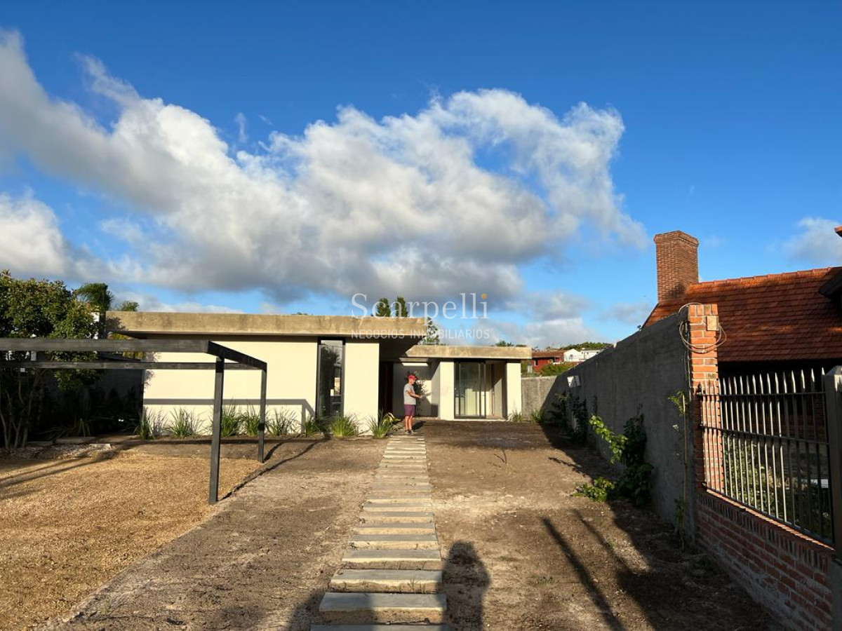 Casa ID.40347 - Carrasco Sur Proximo Escuela Naval en entorno muy  íntimo y de categoría a Estrenar proximamente.-