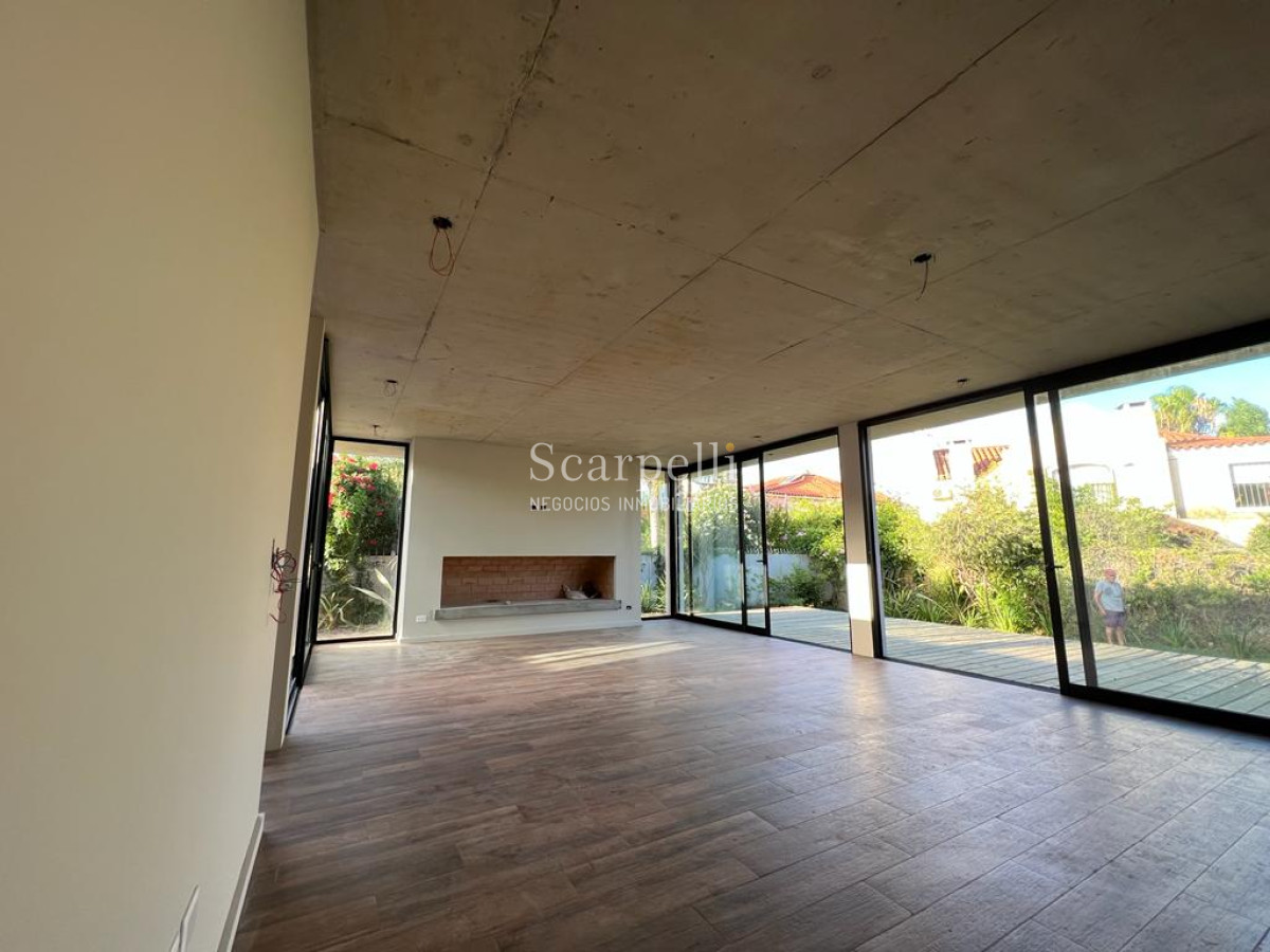 Casa ID.40347 - Carrasco Sur Proximo Escuela Naval en entorno muy  íntimo y de categoría a Estrenar proximamente.-