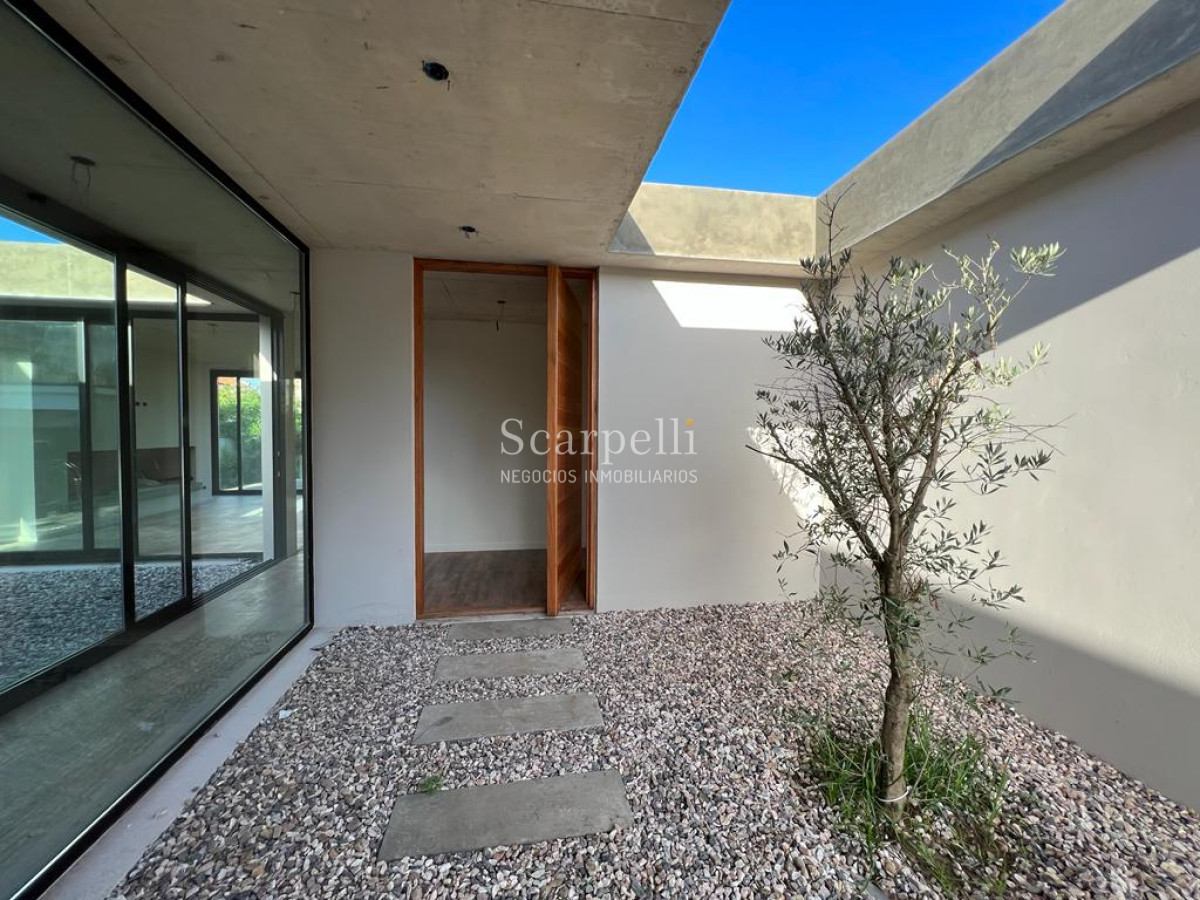 Casa ID.40347 - Carrasco Sur Proximo Escuela Naval en entorno muy  íntimo y de categoría a Estrenar proximamente.-