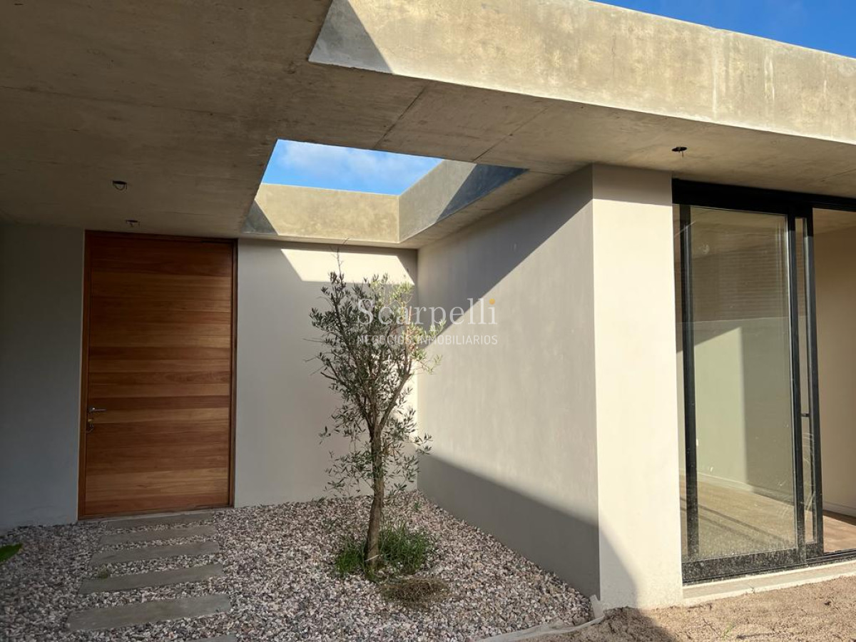Casa ID.40347 - Carrasco Sur Proximo Escuela Naval en entorno muy  íntimo y de categoría a Estrenar proximamente.-