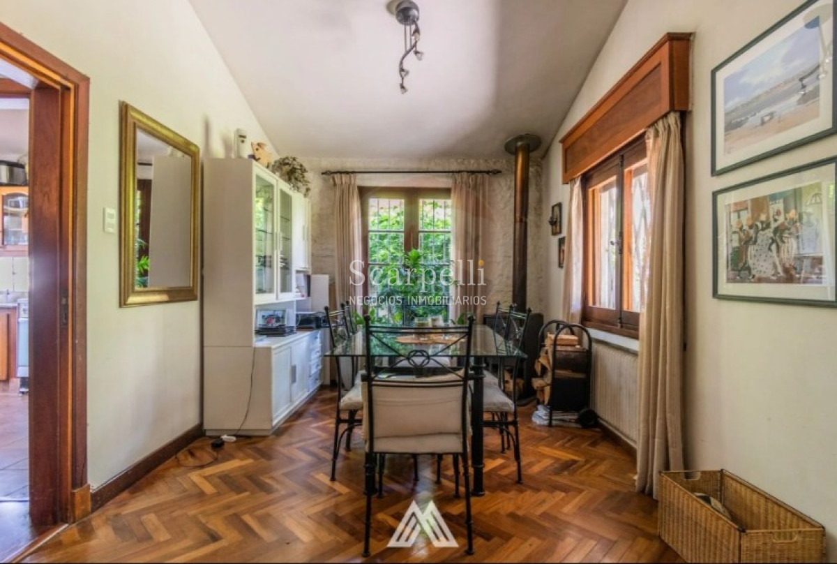 Casa ID.41560 - Chalét Clásico Padrón Único todo en 1 planta con fondo y Piscina prox. Alberdi , Tienda Inglesa  y Portones Shopping.-