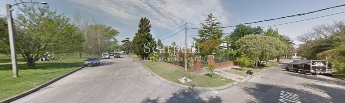 Casa ID.41560 - Chalét Clásico Padrón Único todo en 1 planta con fondo y Piscina prox. Alberdi , Tienda Inglesa  y Portones Shopping.-