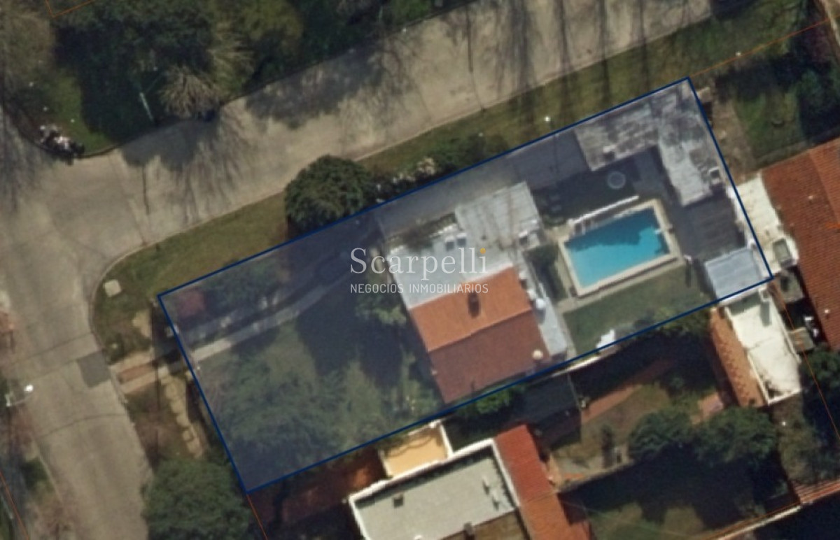 Casa ID.41560 - Chalét Clásico Padrón Único todo en 1 planta con fondo y Piscina prox. Alberdi , Tienda Inglesa  y Portones Shopping.-