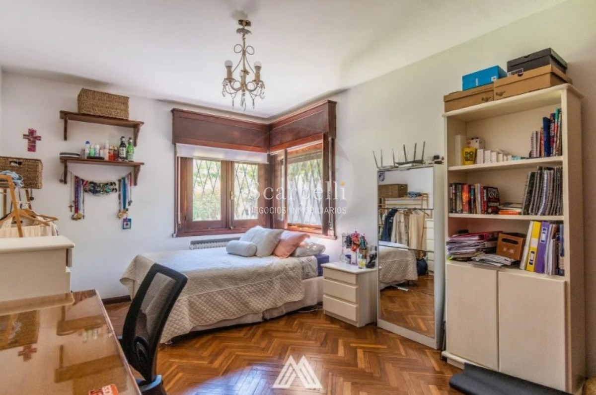 Casa ID.41560 - Chalét Clásico Padrón Único todo en 1 planta con fondo y Piscina prox. Alberdi , Tienda Inglesa  y Portones Shopping.-