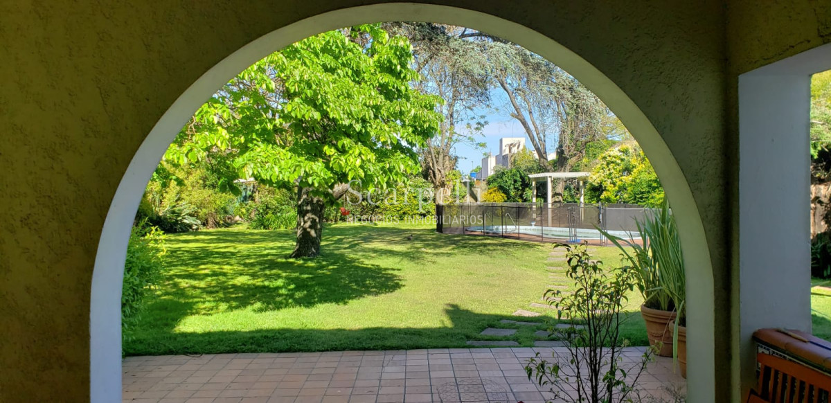 Casa ID.41889 - Gran Residencia de estilo muy próximo de la Rambla con finas terminaciones y estupenda carpintería antigua original