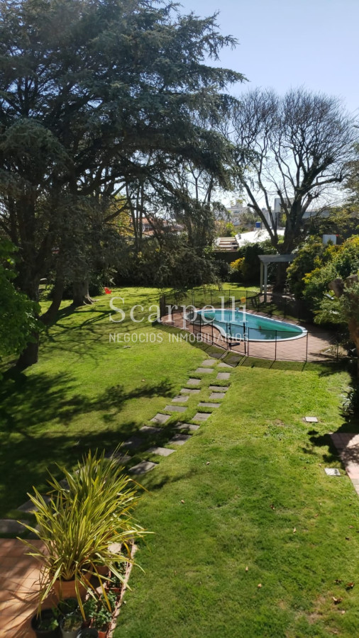 Casa ID.41889 - Gran Residencia de estilo muy próximo de la Rambla con finas terminaciones y estupenda carpintería antigua original