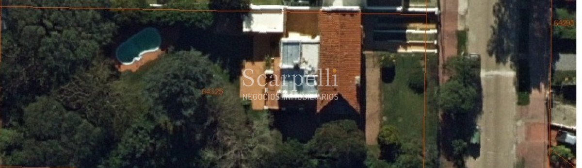 Casa ID.41889 - Gran Residencia de estilo muy próximo de la Rambla con finas terminaciones y estupenda carpintería antigua original