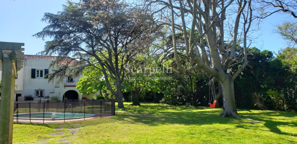 Casa ID.41889 - Gran Residencia de estilo muy próximo de la Rambla con finas terminaciones y estupenda carpintería antigua original