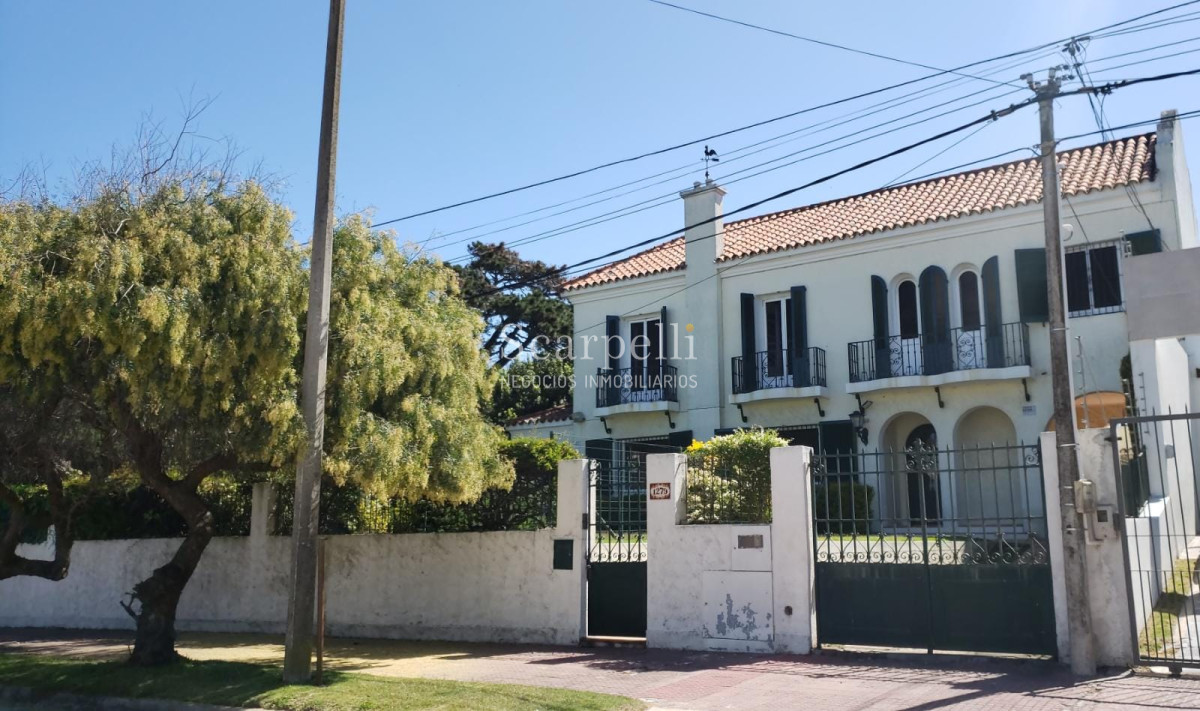 Casa ID.41889 - Gran Residencia de estilo muy próximo de la Rambla con finas terminaciones y estupenda carpintería antigua original