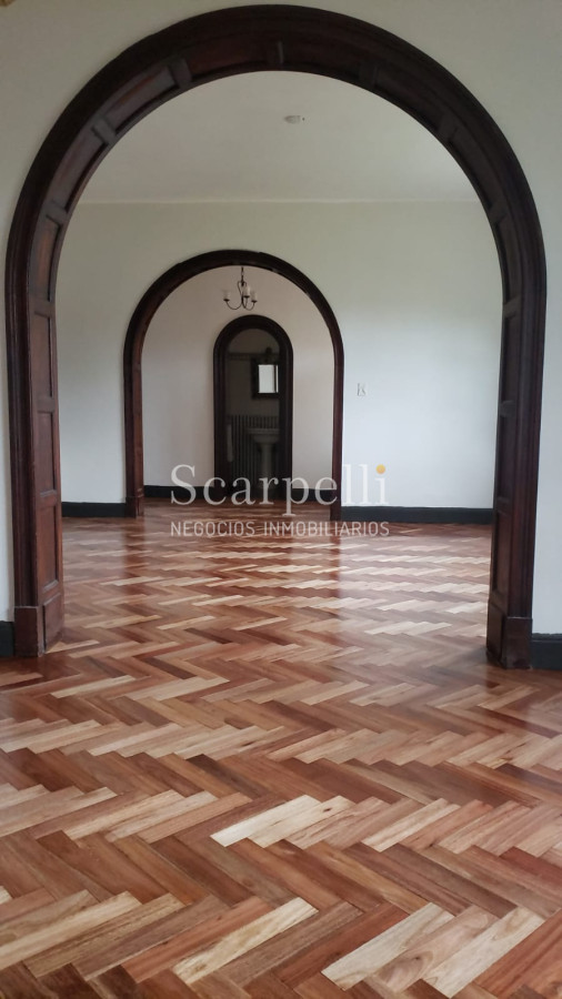 Casa ID.41889 - Gran Residencia de estilo muy próximo de la Rambla con finas terminaciones y estupenda carpintería antigua original