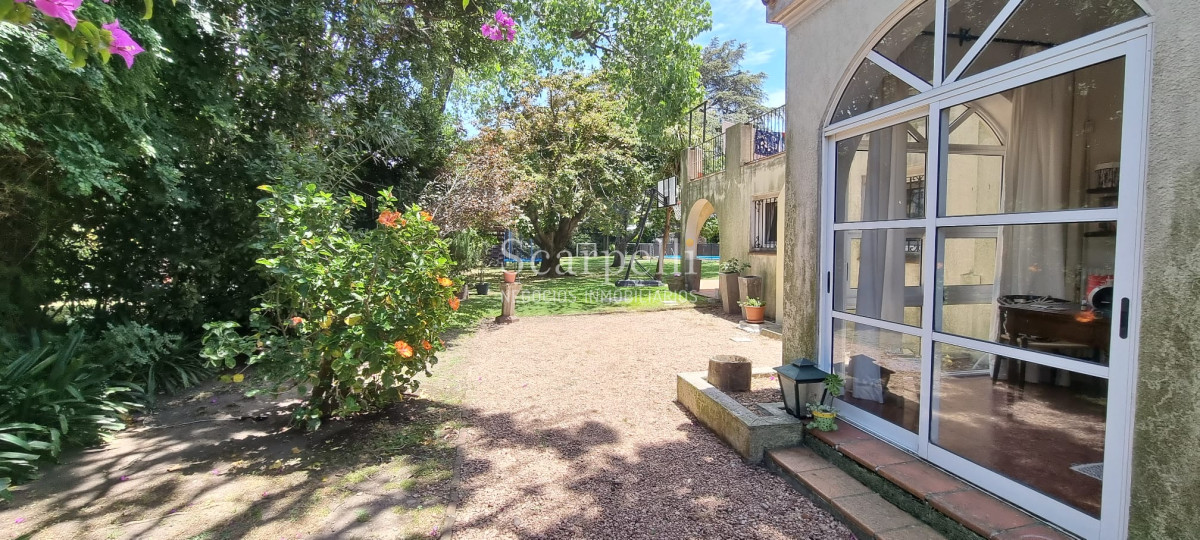 Casa ID.41889 - Gran Residencia de estilo muy próximo de la Rambla con finas terminaciones y estupenda carpintería antigua original