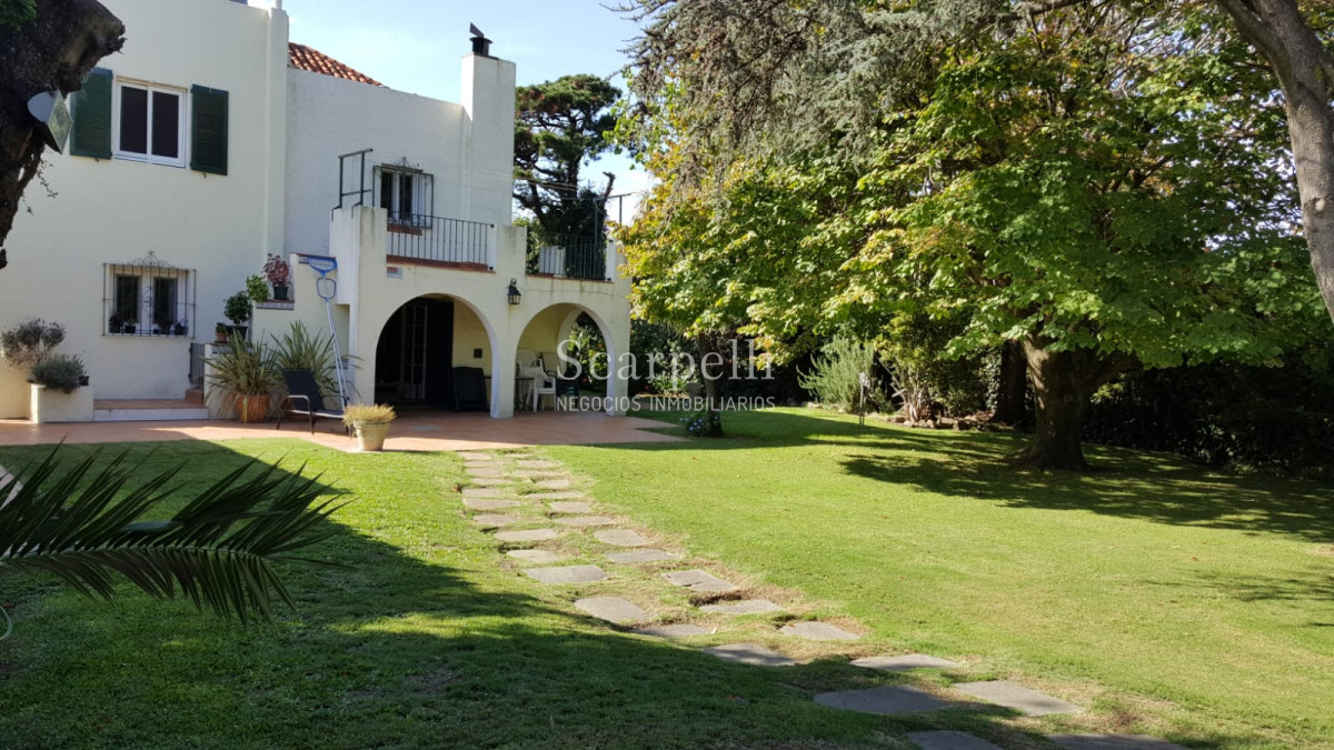 Casa ID.41889 - Gran Residencia de estilo muy próximo de la Rambla con finas terminaciones y estupenda carpintería antigua original