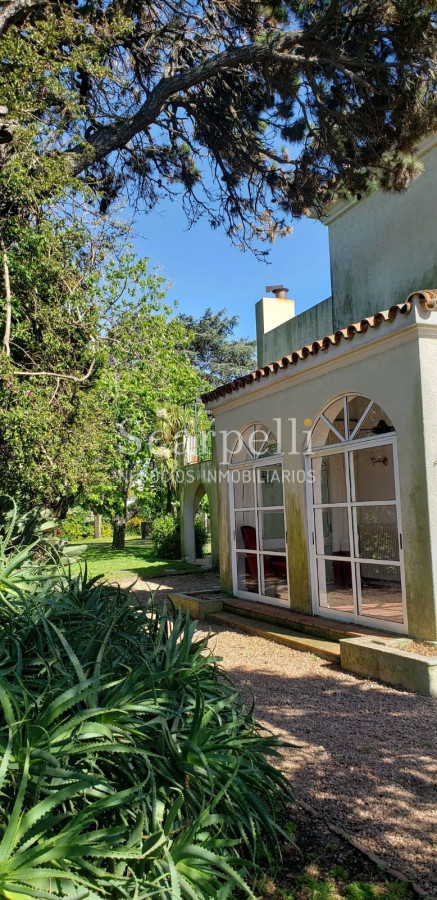 Casa ID.41889 - Gran Residencia de estilo muy próximo de la Rambla con finas terminaciones y estupenda carpintería antigua original