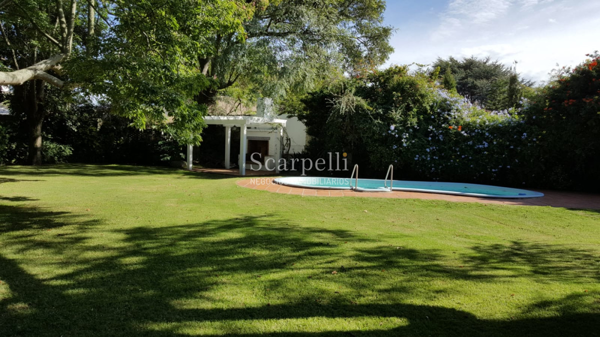 Casa ID.41889 - Gran Residencia de estilo muy próximo de la Rambla con finas terminaciones y estupenda carpintería antigua original