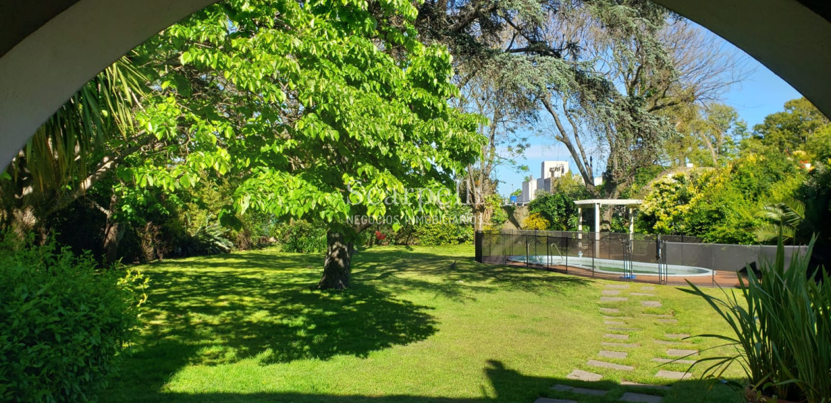 Casa ID.41889 - Gran Residencia de estilo muy próximo de la Rambla con finas terminaciones y estupenda carpintería antigua original