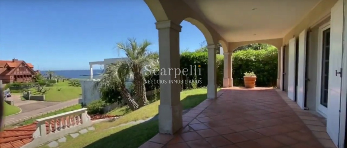 Casa ID.42165 - Estupendo Chalet Colonial Parada 31 Mansa con vista al mar y salida a 2 calles