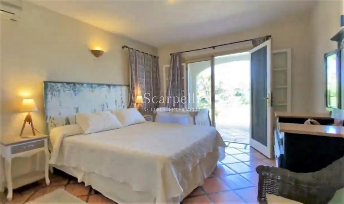 Casa ID.42165 - Estupendo Chalet Colonial Parada 31 Mansa con vista al mar y salida a 2 calles
