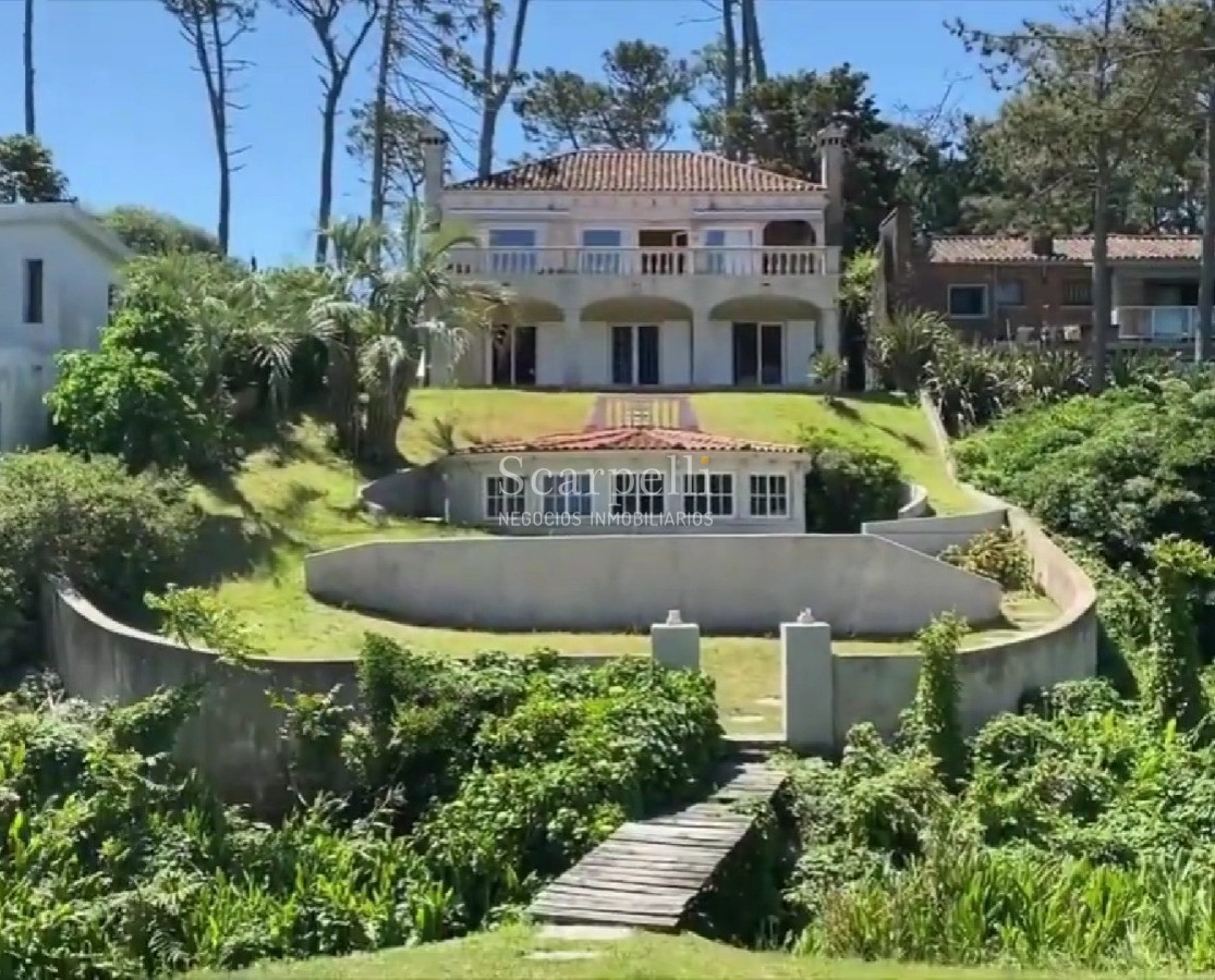 Casa ID.42165 - Estupendo Chalet Colonial Parada 31 Mansa con vista al mar y salida a 2 calles