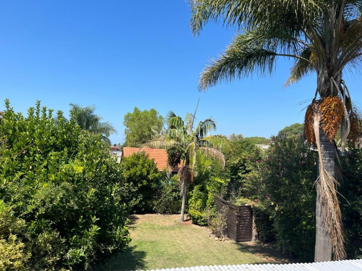 Casa ID.42492 - Padrón Único Av. Rivera prox. San Marino Sólido Chalet de Tejas Coloniales y Ladrillo visto 2 plantas