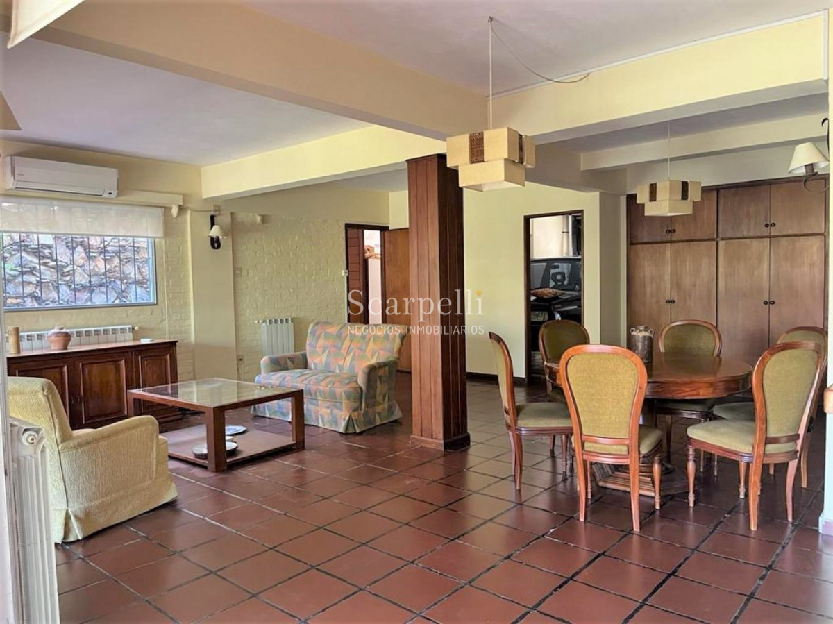 Casa ID.42492 - Padrón Único Av. Rivera prox. San Marino Sólido Chalet de Tejas Coloniales y Ladrillo visto 2 plantas