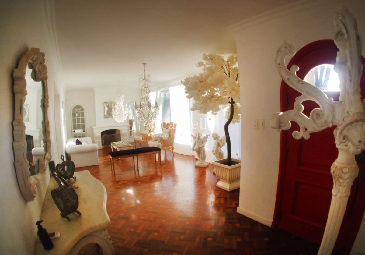 Casa ID.50639 - CARRASCO DE ESTILIO CANADÁ PROX. PLAZA THAYS 4 DORMITORIOS 4 BAÑOS