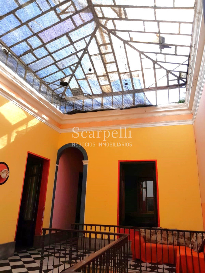 Casa ID.50381 - Excelente Padron Con 10 Habitaciones  Y  Deposito De 650 Mts Ideal Para Renta