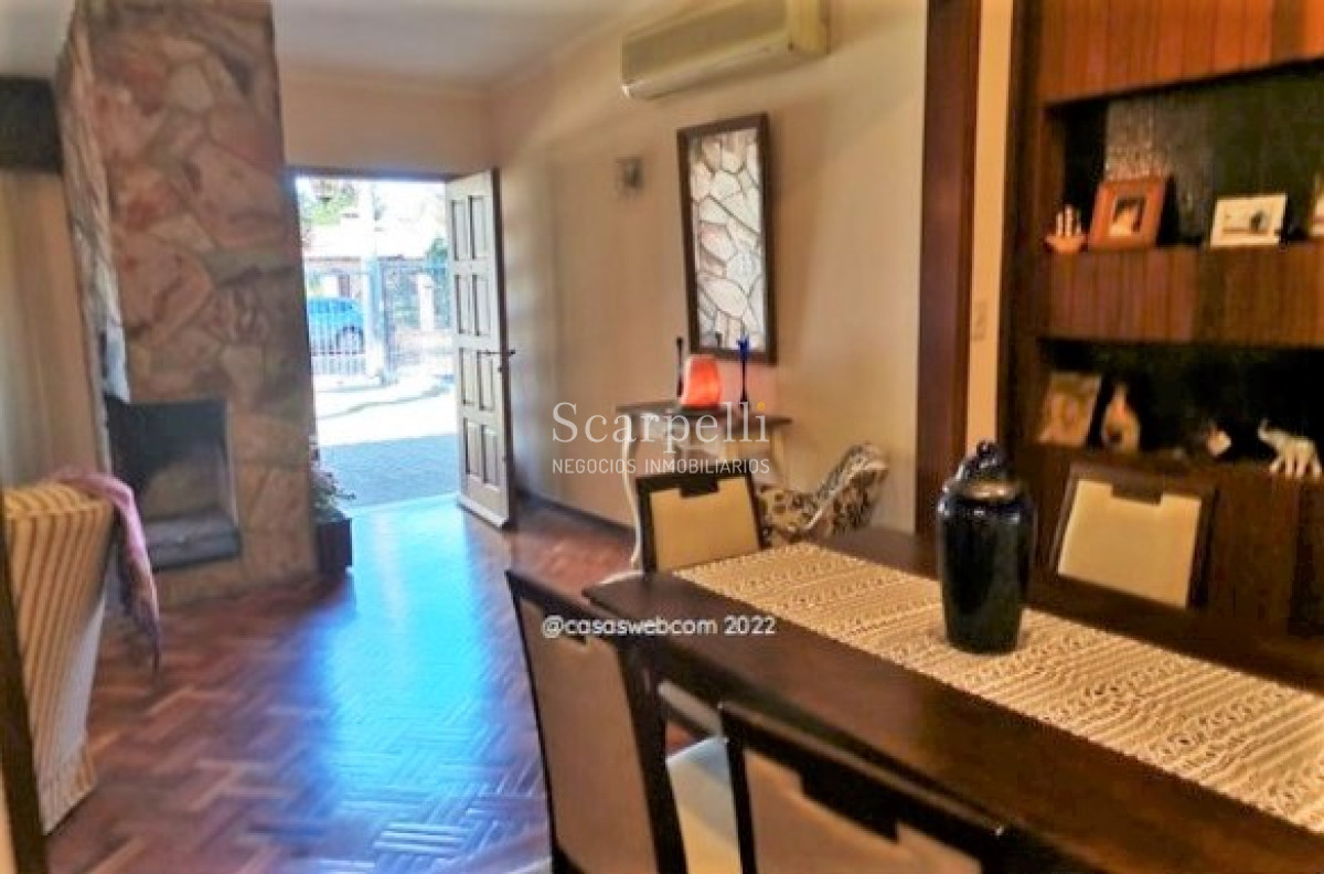 Casa ID.44701 - Carrasco Sur Chalet Clásico con Tejas Coloniales con muy buen fondo en Mones Roses y Cooper Próximo