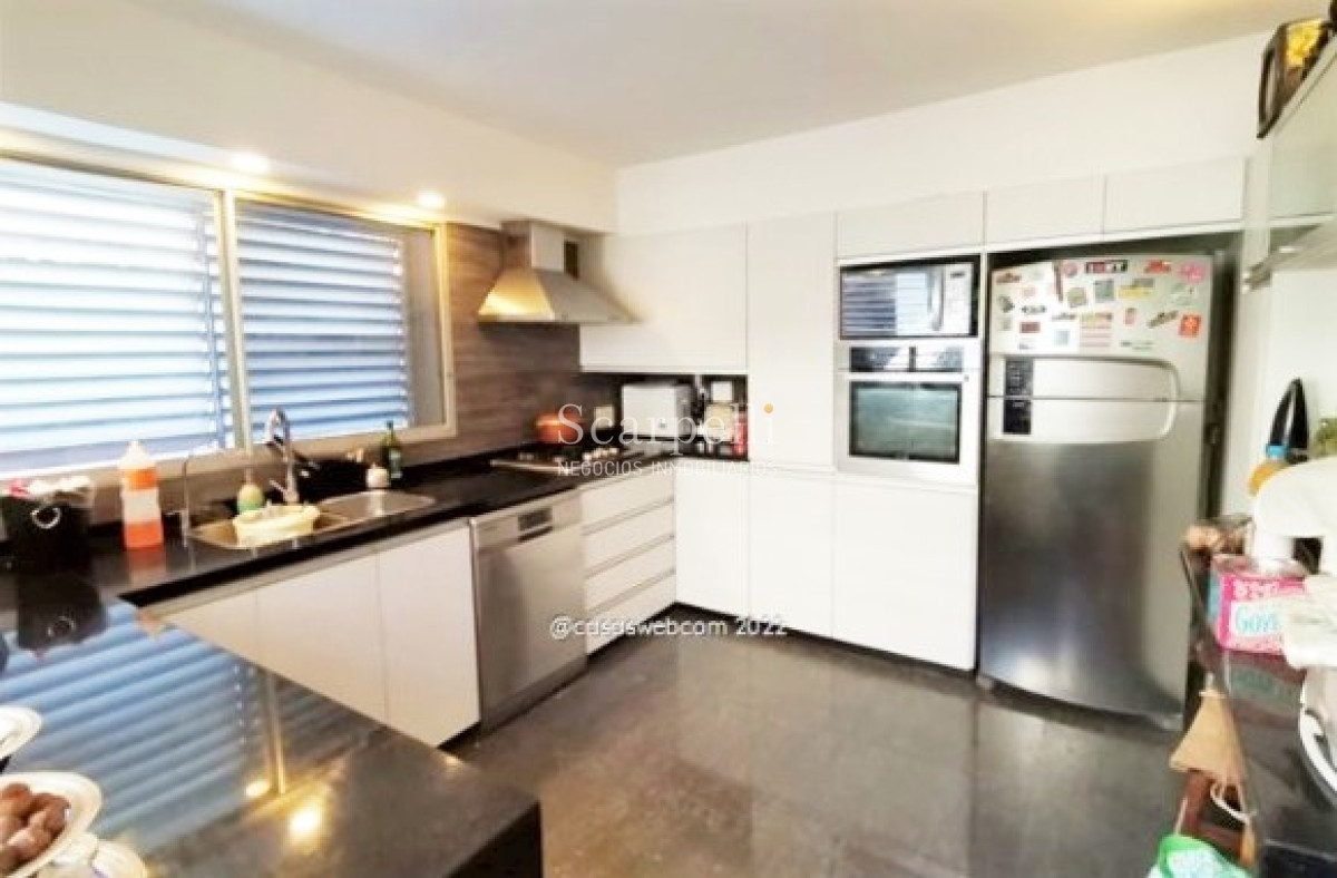 Casa ID.44701 - Carrasco Sur Chalet Clásico con Tejas Coloniales con muy buen fondo en Mones Roses y Cooper Próximo