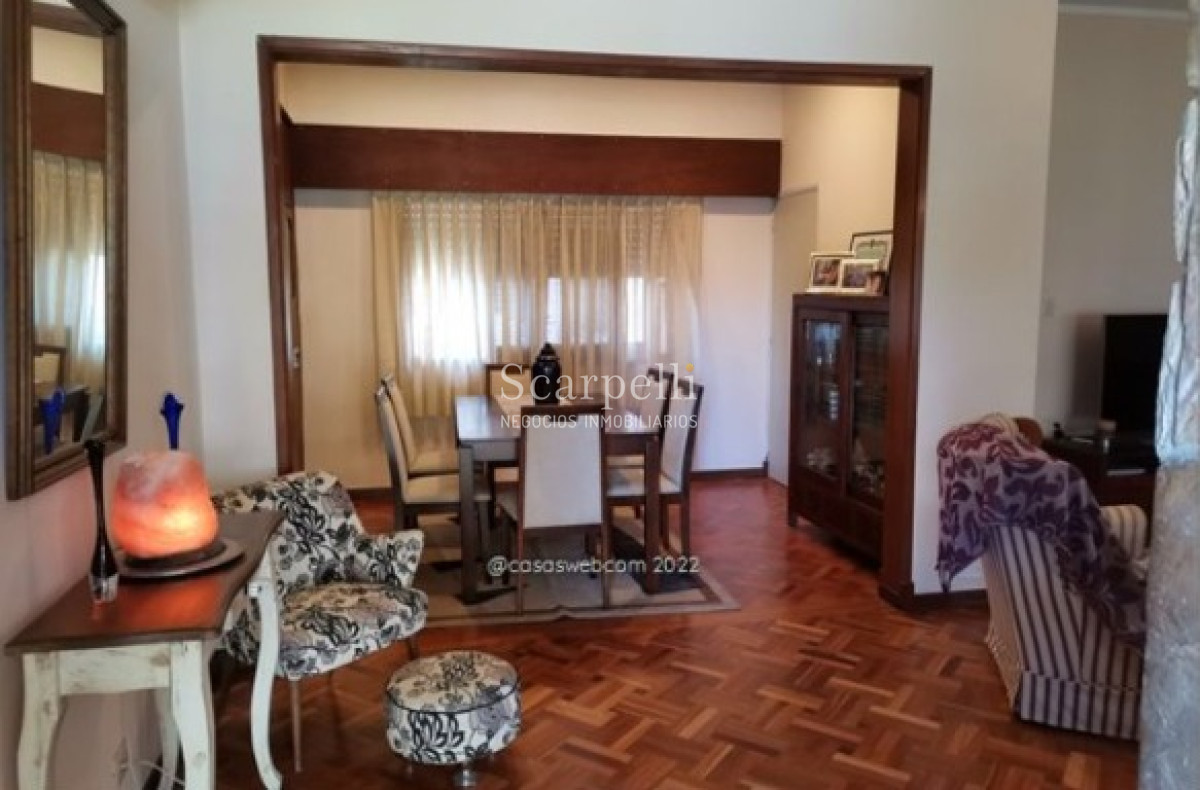 Casa ID.44701 - Carrasco Sur Chalet Clásico con Tejas Coloniales con muy buen fondo en Mones Roses y Cooper Próximo
