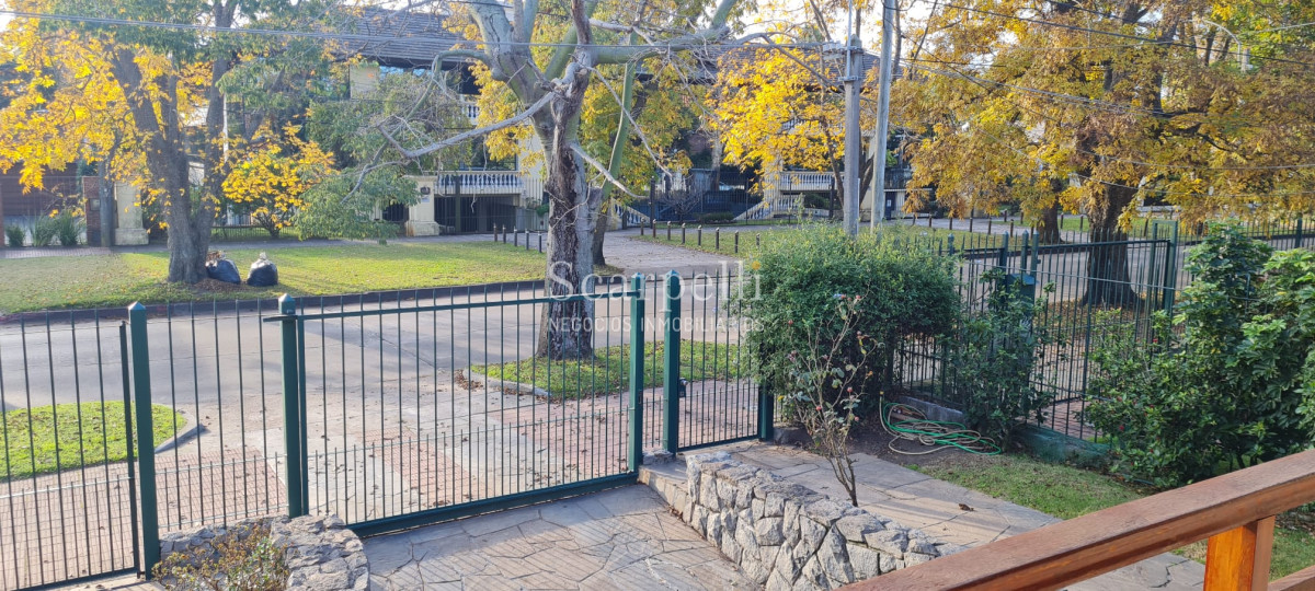 Casa ID.44743 - Venta Casa Carrasco Arocena Próximo Ideal Oficinas 6 dormitorios Gran Subsuelo ideal Depósito