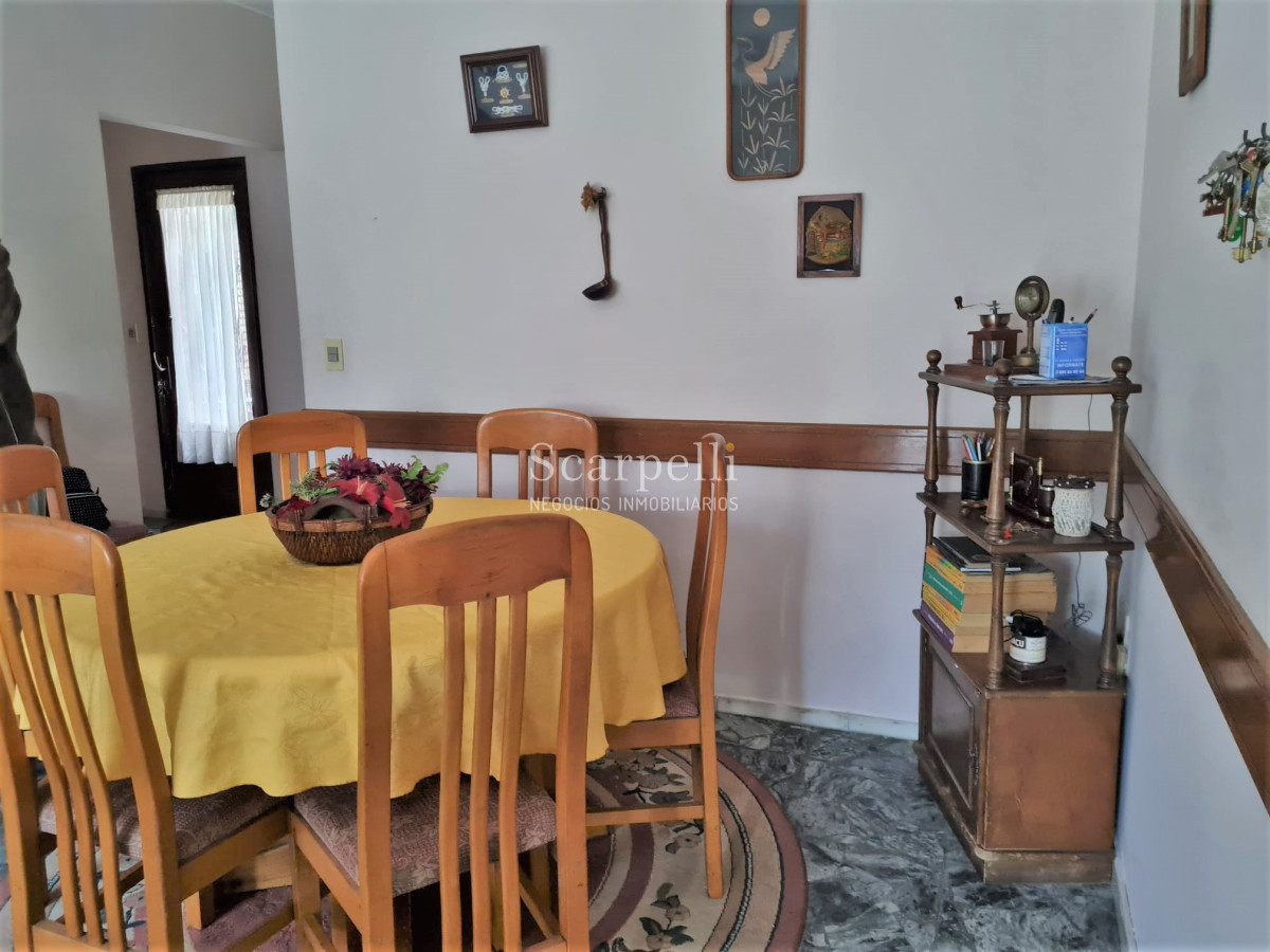 Casa ID.44743 - Venta Casa Carrasco Arocena Próximo Ideal Oficinas 6 dormitorios Gran Subsuelo ideal Depósito
