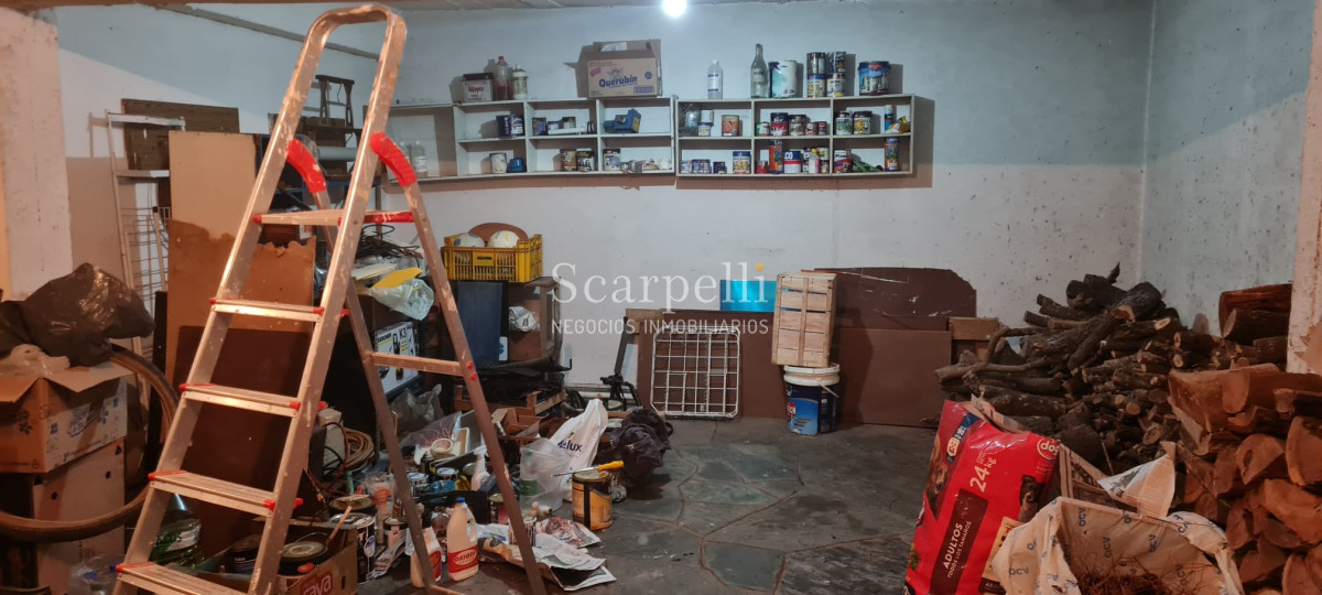 Casa ID.44743 - Venta Casa Carrasco Arocena Próximo Ideal Oficinas 6 dormitorios Gran Subsuelo ideal Depósito