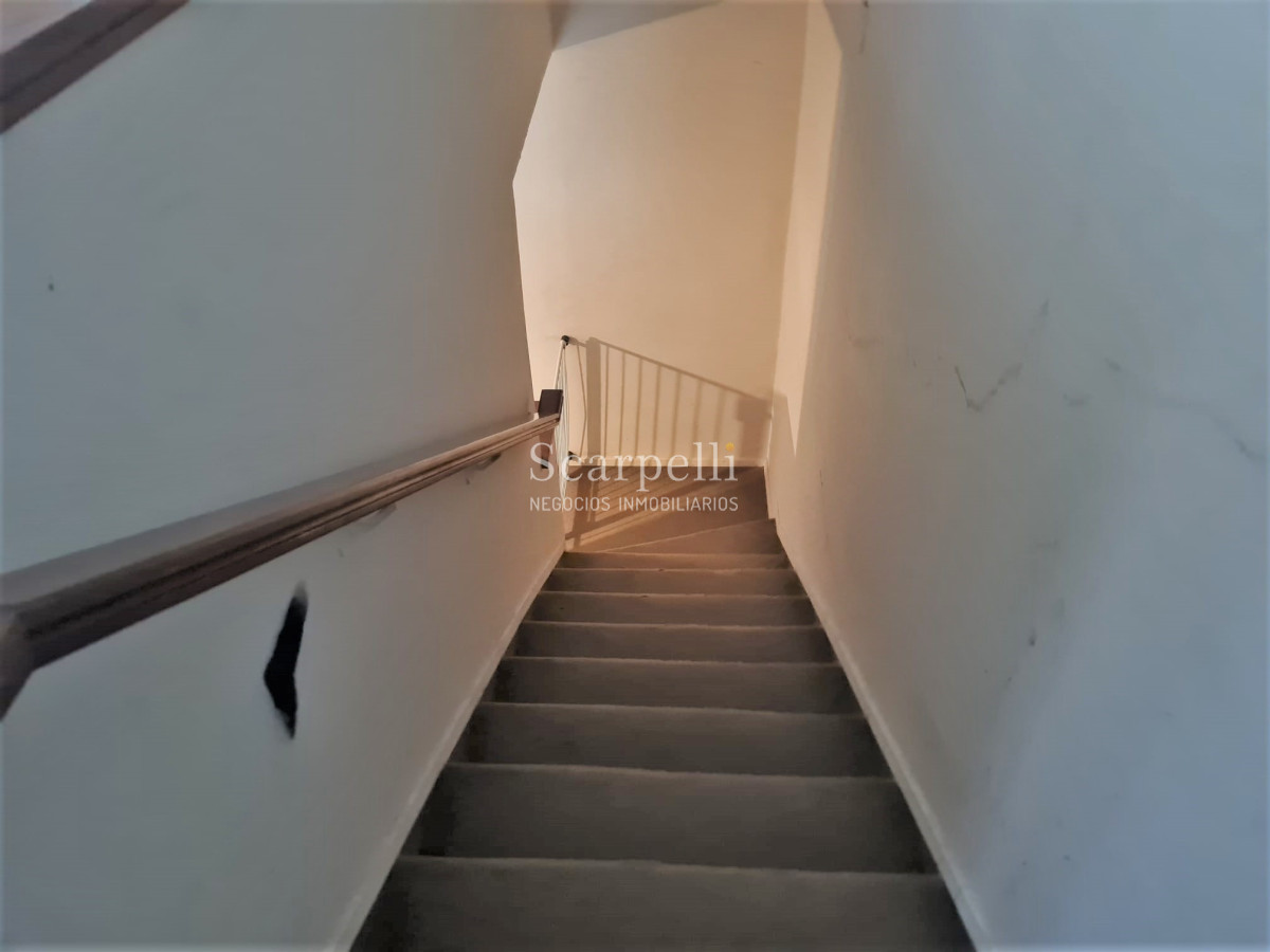 Casa ID.44743 - Venta Casa Carrasco Arocena Próximo Ideal Oficinas 6 dormitorios Gran Subsuelo ideal Depósito
