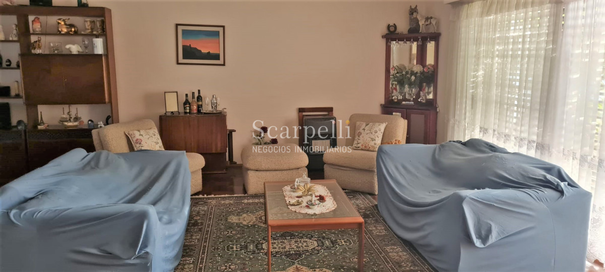 Casa ID.44743 - Venta Casa Carrasco Arocena Próximo Ideal Oficinas 6 dormitorios Gran Subsuelo ideal Depósito