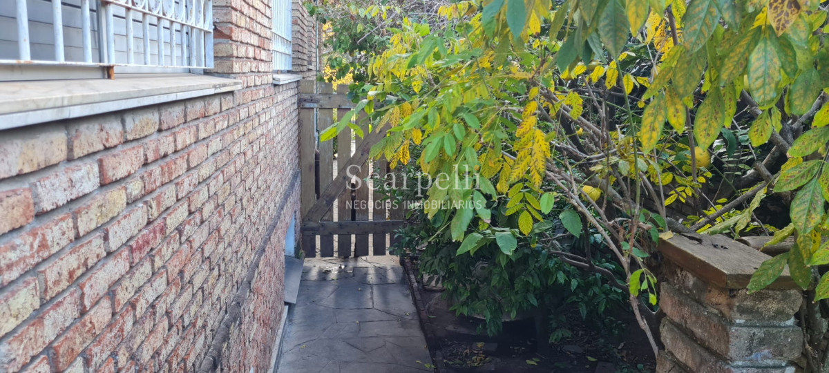 Casa ID.44743 - Venta Casa Carrasco Arocena Próximo Ideal Oficinas 6 dormitorios Gran Subsuelo ideal Depósito