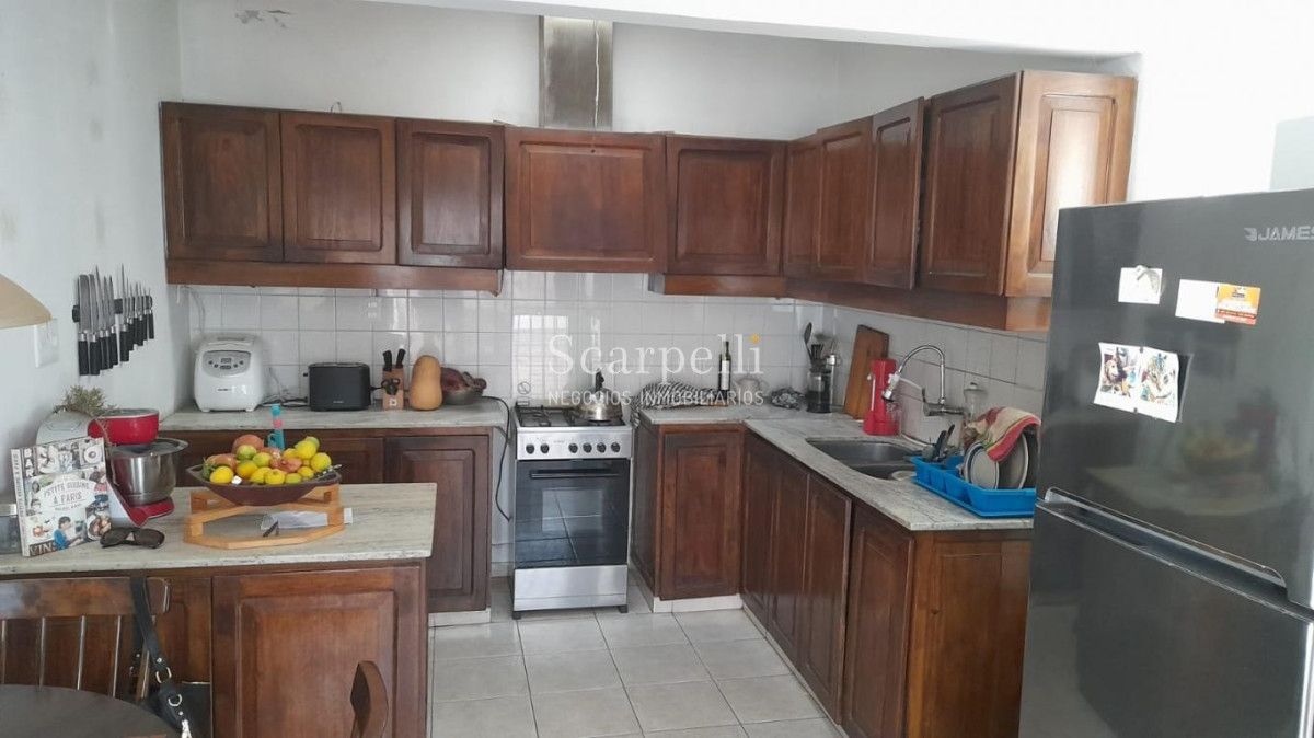 Casa ID.45146 - Buceo Venta Padrón Único Toda en 1 planta con buen fondo + Barbacoa con Baño + Apto independiente con baño y kitchenette.-