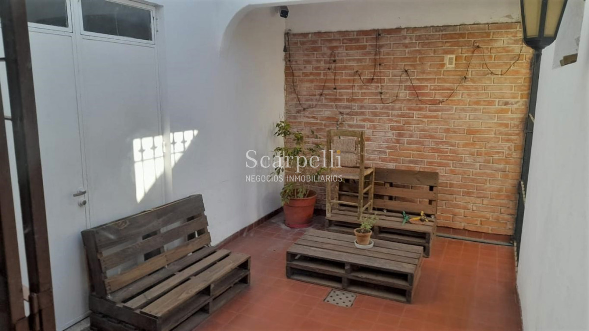 Casa ID.45146 - Buceo Venta Padrón Único Toda en 1 planta con buen fondo + Barbacoa con Baño + Apto independiente con baño y kitchenette.-