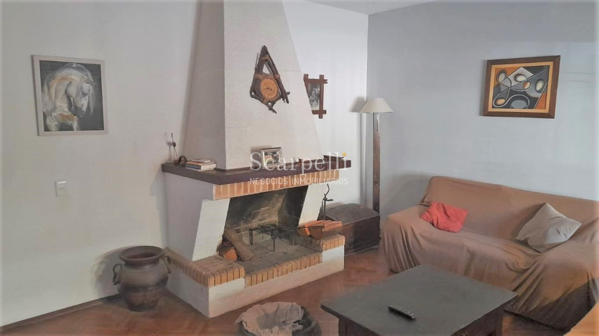 Casa ID.45146 - Buceo Venta Padrón Único Toda en 1 planta con buen fondo + Barbacoa con Baño + Apto independiente con baño y kitchenette.-