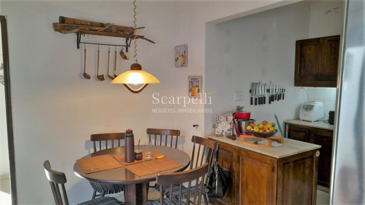 Casa ID.45146 - Buceo Venta Padrón Único Toda en 1 planta con buen fondo + Barbacoa con Baño + Apto independiente con baño y kitchenette.-