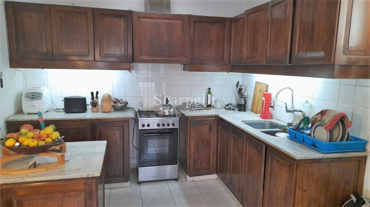 Casa ID.45146 - Buceo Venta Padrón Único Toda en 1 planta con buen fondo + Barbacoa con Baño + Apto independiente con baño y kitchenette.-