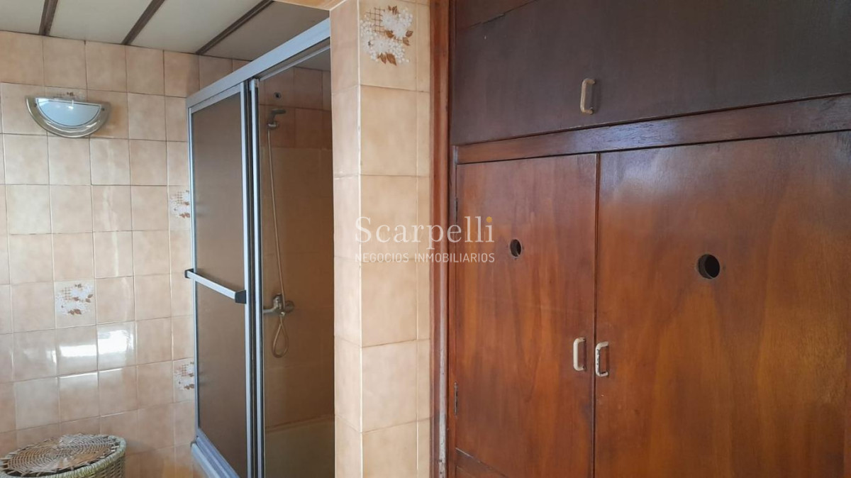 Casa ID.45146 - Buceo Venta Padrón Único Toda en 1 planta con buen fondo + Barbacoa con Baño + Apto independiente con baño y kitchenette.-