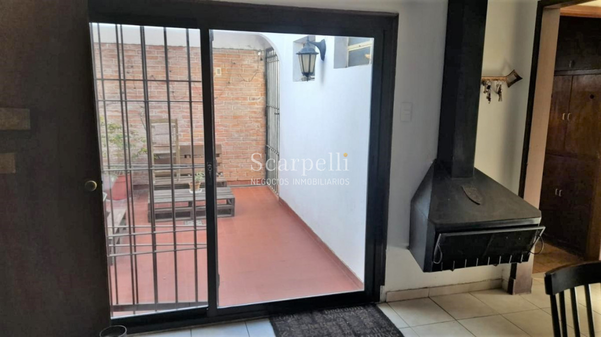 Casa ID.45146 - Buceo Venta Padrón Único Toda en 1 planta con buen fondo + Barbacoa con Baño + Apto independiente con baño y kitchenette.-